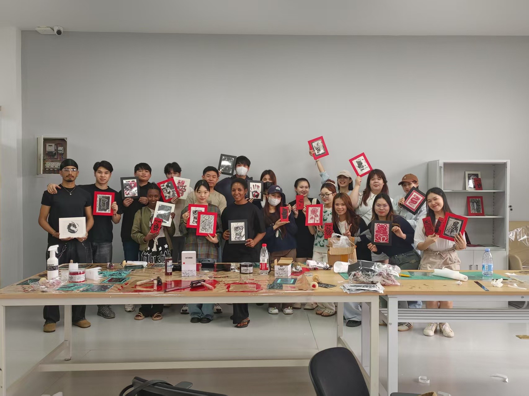 胶板传情，拓印传艺——留学生的版画非遗之旅
