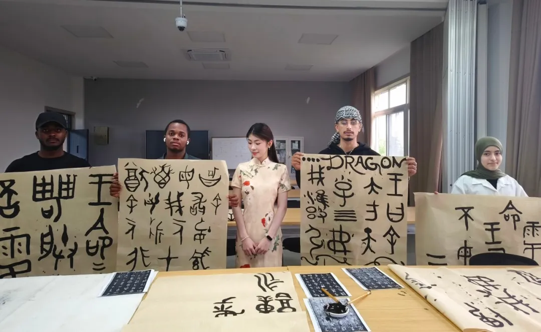 翰墨传情，文化交融｜中国书法篆刻学院2023级书法专业郭宝仪的跨国书法教学之旅